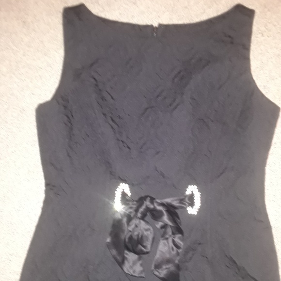 Taylor - Picture 2 of 3